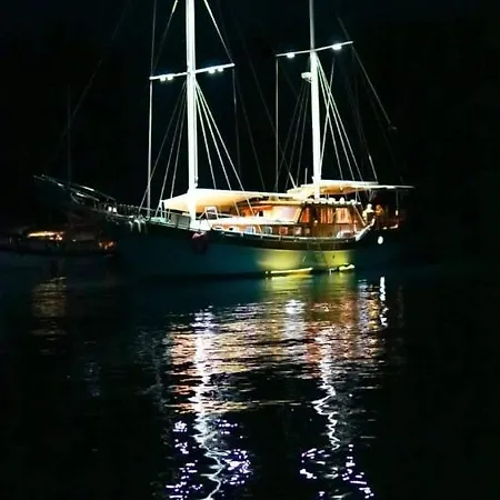 Cemre Su Yacht 船屋 *