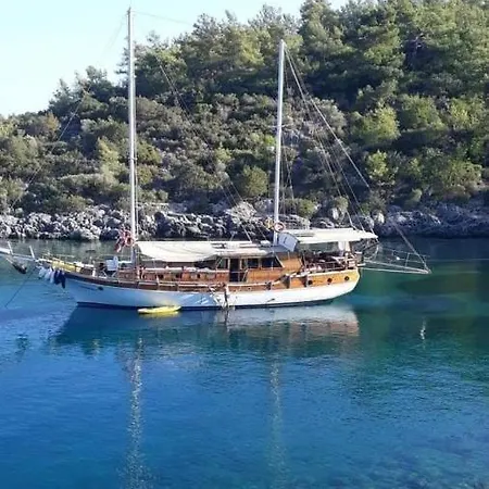 Cemre Su Yacht 船屋